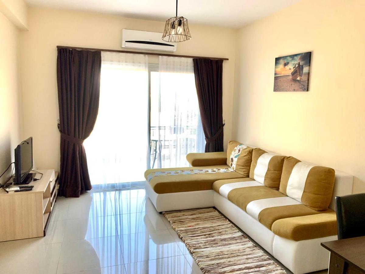 Amazing Two-Bedroom Apartment In Residence Lukomorye D1 With Private Garden Karavas  Eksteriør billede