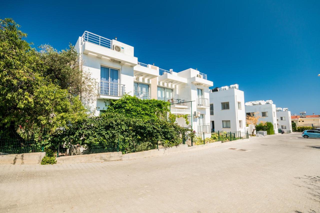 Amazing Two-Bedroom Apartment In Residence Lukomorye D1 With Private Garden Karavas  Eksteriør billede