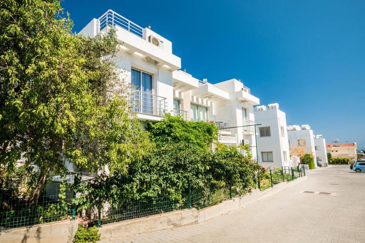 Amazing Two-Bedroom Apartment In Residence Lukomorye D1 With Private Garden Karavas  Eksteriør billede